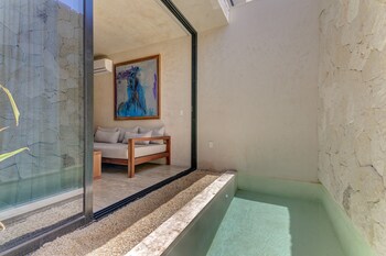 Deluxe Pool | Private pool