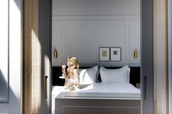 Standard Suite | Hypo-allergenic bedding, minibar, in-room safe, individually decorated