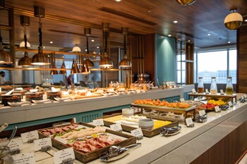 Daily buffet breakfast (VND 680400 per person)