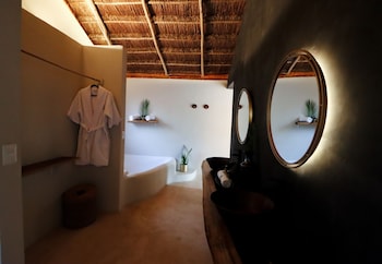 Luxury Villa | Bathroom | Towels