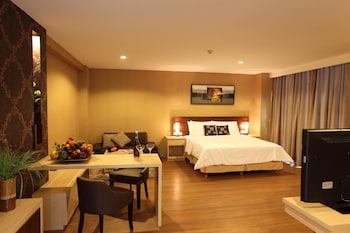 Suite (Includes Free Laundry 2 pcs / day) | Premium bedding, in-room safe, desk, iron/ironing board