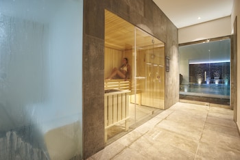 Couples treatment rooms, sauna, spa tub, steam room, Turkish bath