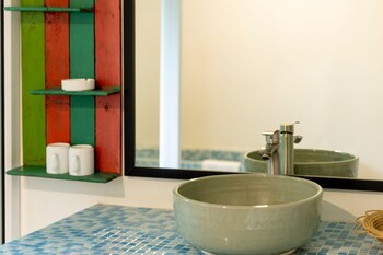 Deluxe Twin Room, Pool View | Bathroom | Separate tub and shower, deep soaking tub, free toiletries, hair dryer