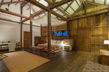 Suite Lodge - 1 bedroom | Premium bedding, down comforters, pillowtop beds, minibar