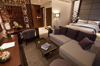 Junior Suite | Minibar, in-room safe, desk, soundproofing