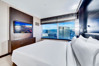 Vdara Two Bedroom Penthouse Suite | Premium bedding, pillowtop beds, in-room safe, desk