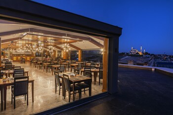 Breakfast, lunch, dinner served; Turkish cuisine, ocean views 