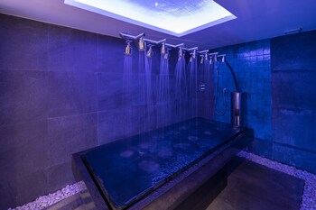 Couples treatment rooms, Turkish bath, body treatments, hydrotherapy