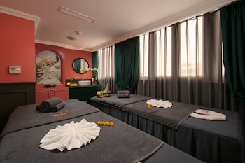 Outdoor treatment areas, sauna, spa tub, steam room, body treatments