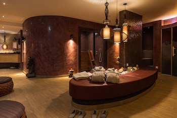 Sauna, spa tub, steam room, body treatments, hot stone massages