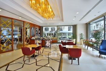 Lobby lounge