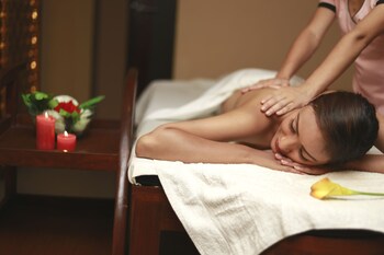 Couples treatment rooms, sauna, spa tub, steam room, body treatments