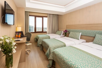 Deluxe Triple Room | Premium bedding, minibar, in-room safe, desk