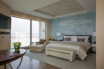 Junior Suite | Premium bedding, minibar, in-room safe, desk