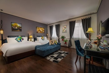 Family Room with Window | 1 bedroom, Egyptian cotton sheets, premium bedding, down comforters