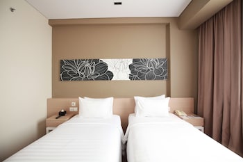 Superior Twin Room | Premium bedding, minibar, in-room safe, desk