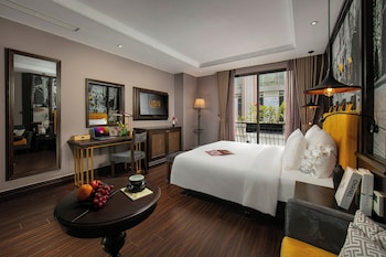 Executive Suite City View | Premium bedding, memory foam beds, minibar, in-room safe