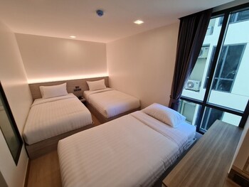 Standard Triple Room | In-room safe, desk, free WiFi, bed sheets