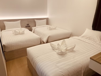 Standard Triple Room | In-room safe, desk, free WiFi, bed sheets