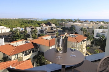 Luxury Suite, Partial Ocean View | Balcony view