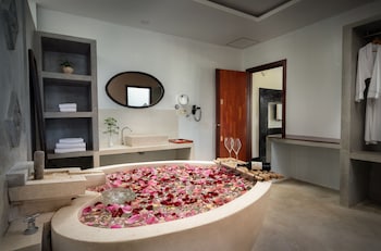 Cabana Suite Pool Access | Bathroom | Separate tub and shower, deep soaking tub, rainfall showerhead