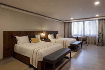 Grand Studio Suite | Egyptian cotton sheets, premium bedding, minibar, in-room safe