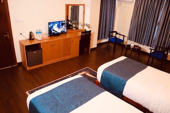 Deluxe Triple Room | Desk, laptop workspace, soundproofing, free WiFi