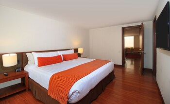 Deluxe Studio Suite, Non Smoking, Bathtub | Premium bedding, down comforters, minibar, in-room safe