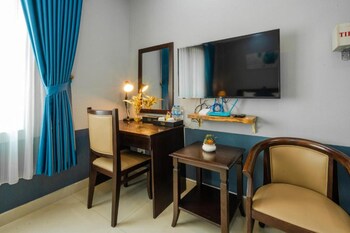 Standard Double Room | Premium bedding, in-room safe, desk, laptop workspace