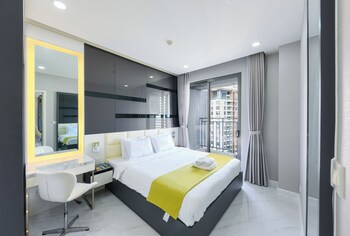 Business Apartment, 2 Bedrooms, River View, Tower | Premium bedding, individually decorated, individually furnished, desk