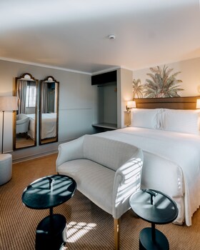 Suite premium - River view | Premium bedding, Select Comfort beds, minibar, in-room safe